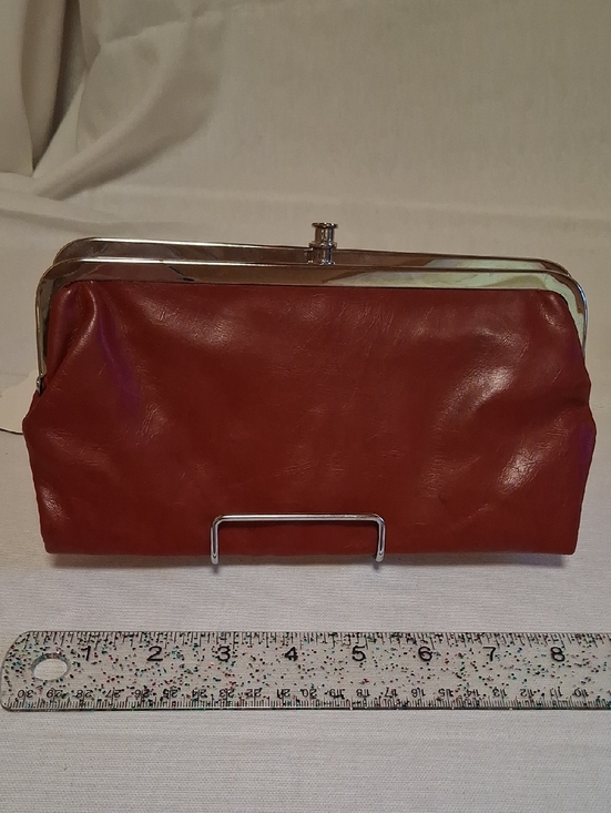 Handbags - Classic Women's Kiss-Lock Clutch - Red
